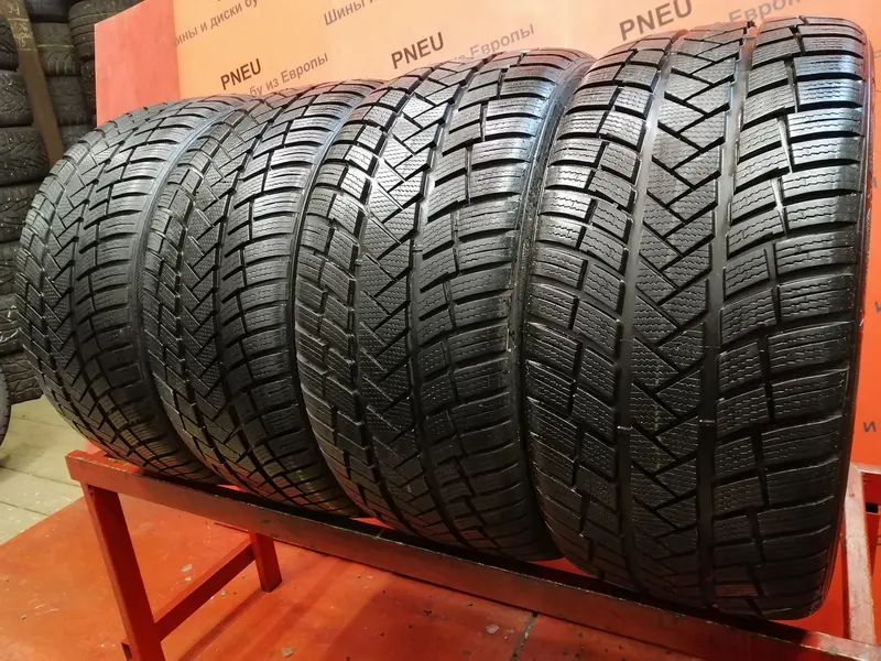 Комплект б/у шин 245/40 R18 Vredestein Wintrac Pro