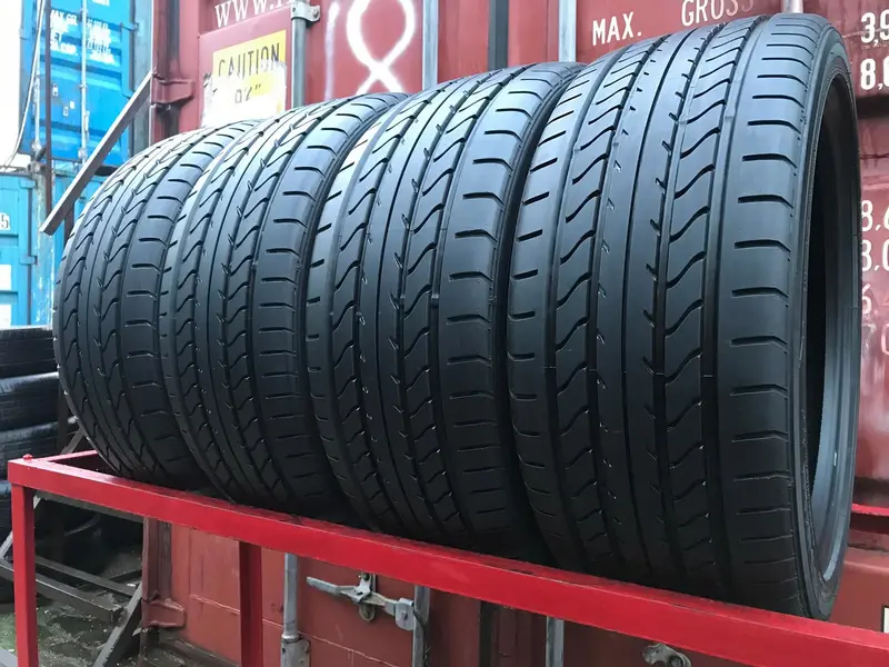 Комплект б/у шин 245/40 R18 Yokohama Advan A10
