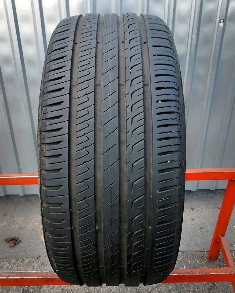 Б/у шина 245/40 R19 Barum Bravuris 5HM