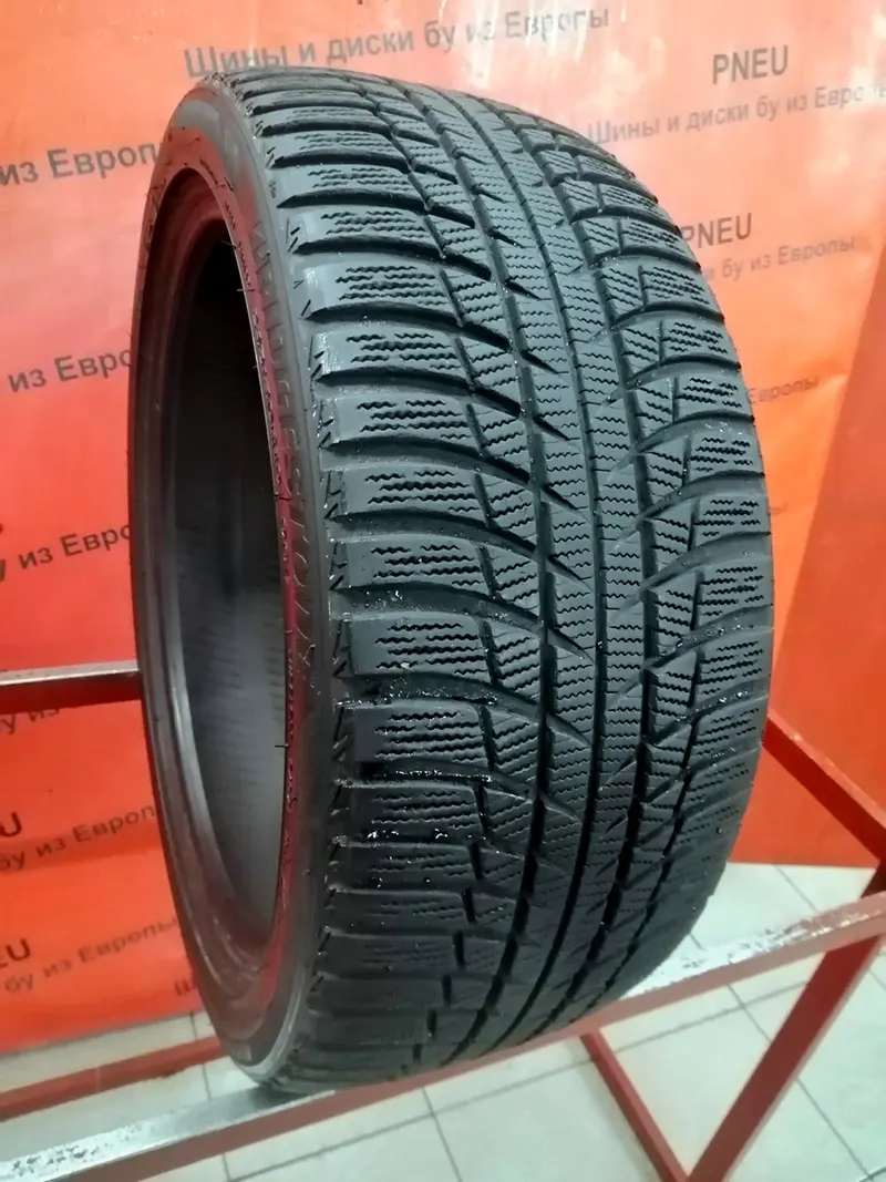 Б/у шина 245/40 R19 Bridgestone Blizzak LM-001