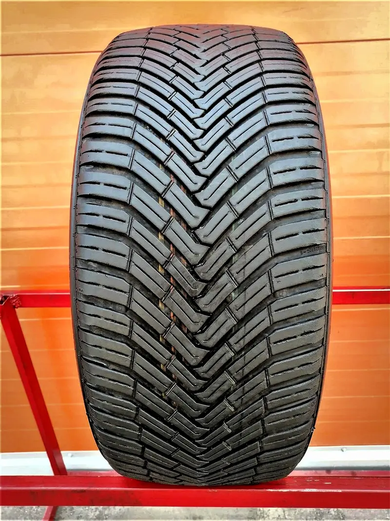 Б/у шина 245/40 R19 Continental AllSeasonContact