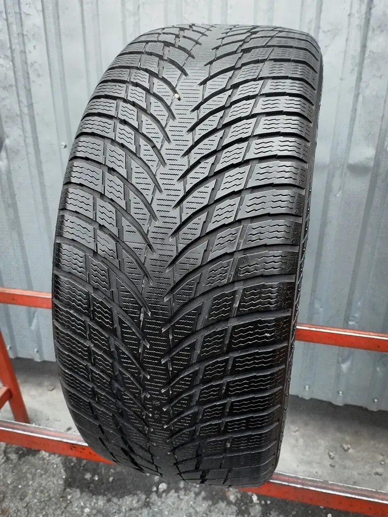 Б/у шина 245/40 R19 Nokian WR Snowproof P