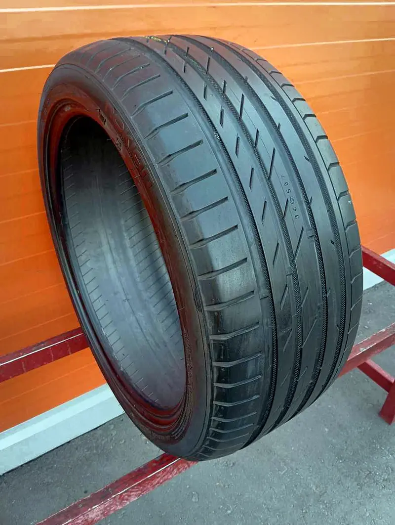 Б/у шина 245/40 R19 Nokian zLine