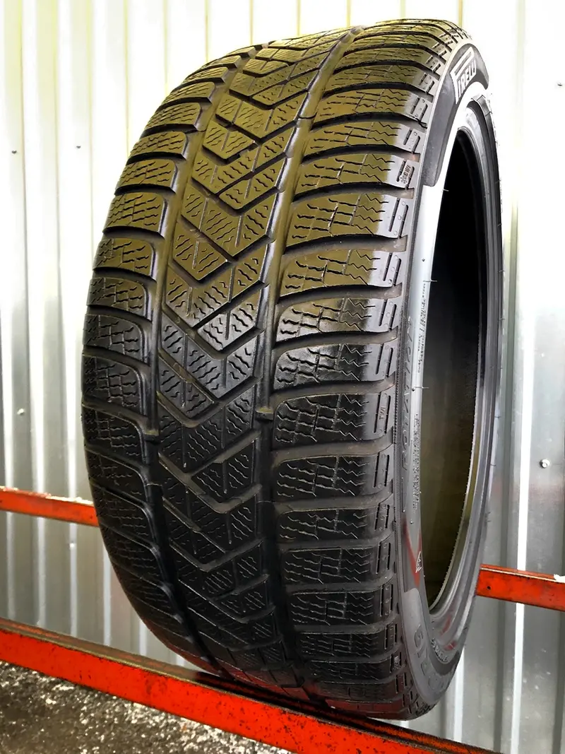 Б/у шина 245/40 R19 Pirelli Winter Sottozero 3