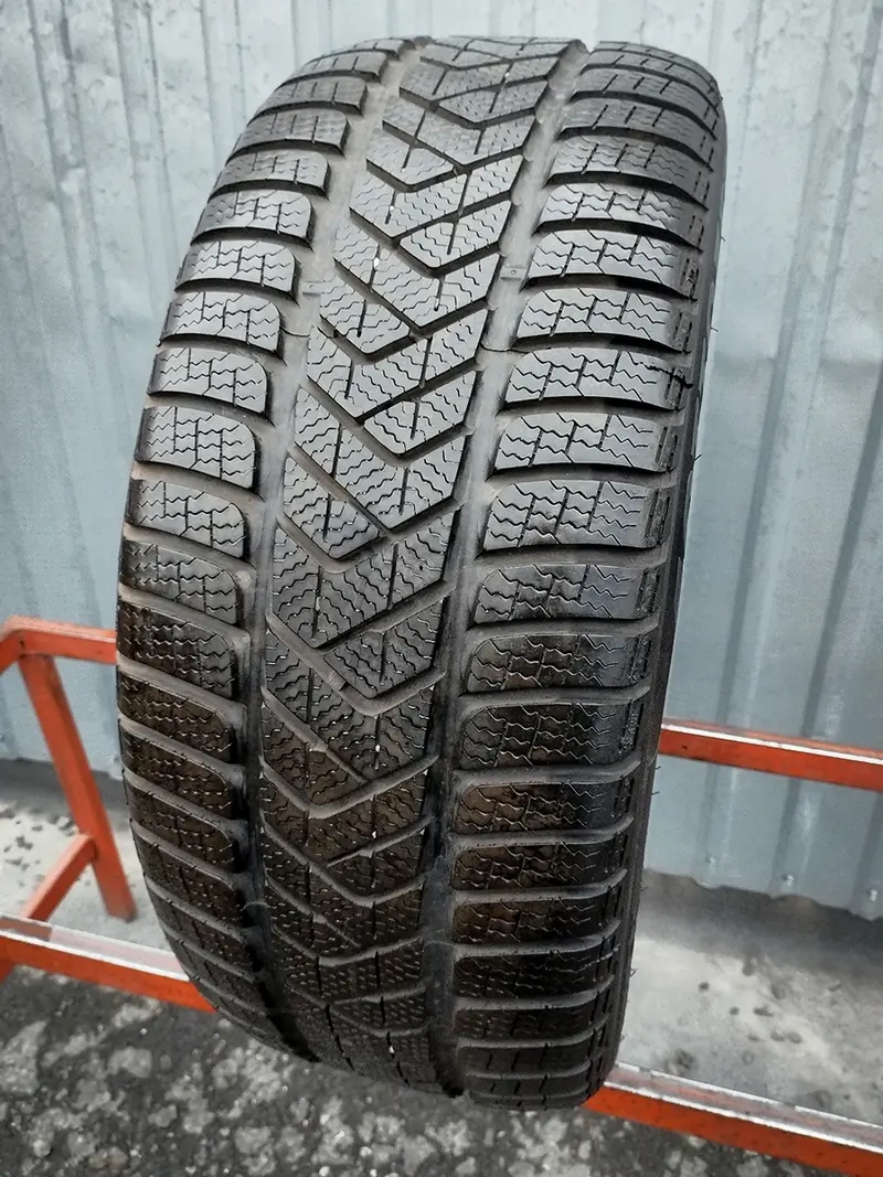 Б/у шина 245/40 R19 Pirelli Winter Sottozero 3