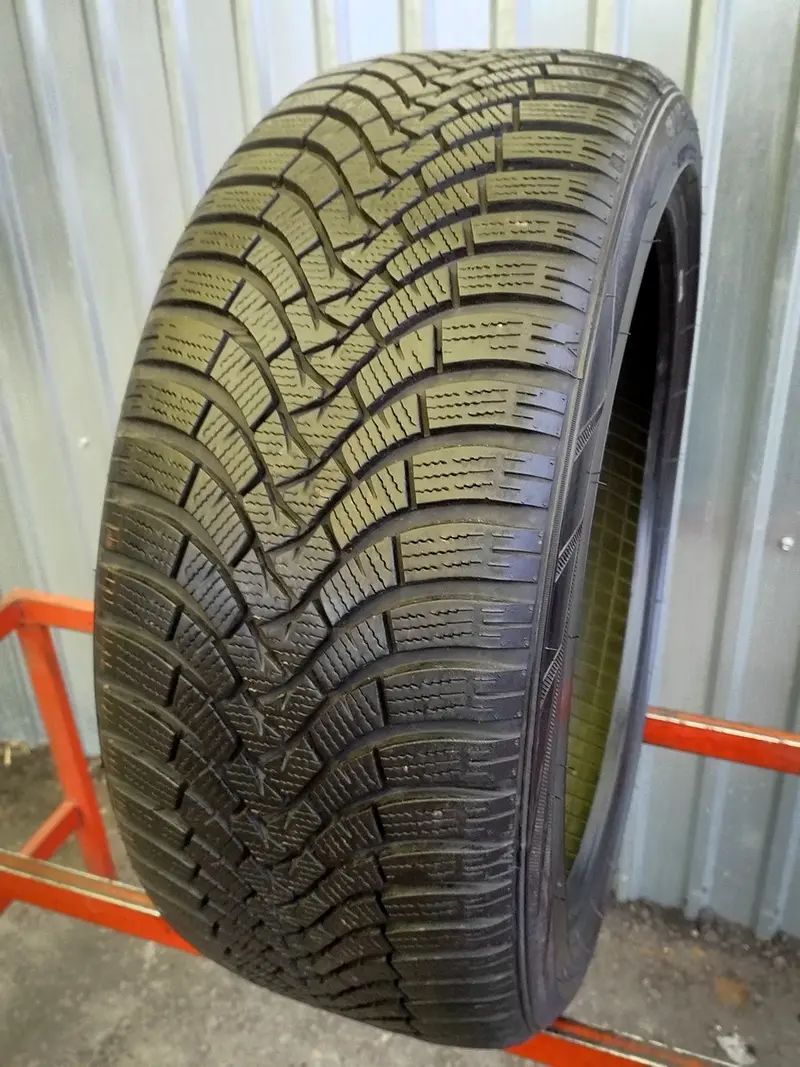 Б/у шина 245/40 R20 Falken Eurowinter HS01, фото 1