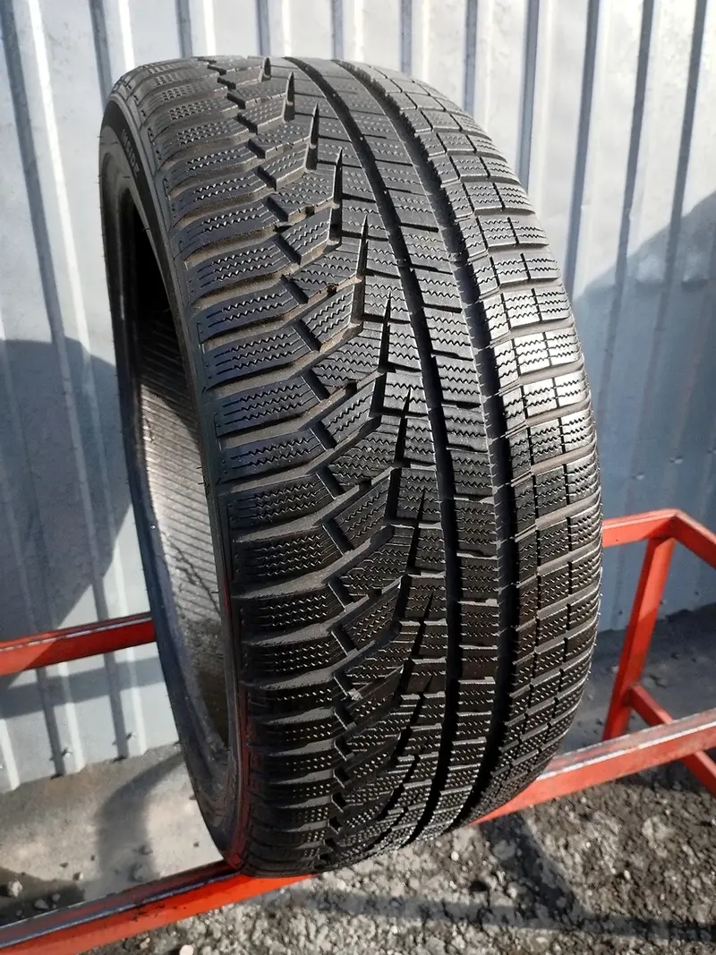 Б/у шина 245/40 R20 Hankook Winter I Cept Evo2 W320