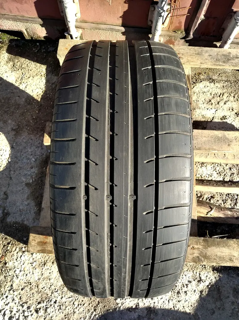 Б/у шина 245/40 R20 Kumho Ecsta Le Sport KU39