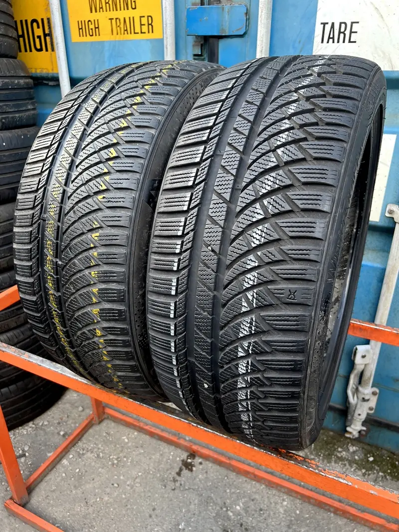 Пара б/у шин 245/40 R20 Kumho WinterCraft WP72