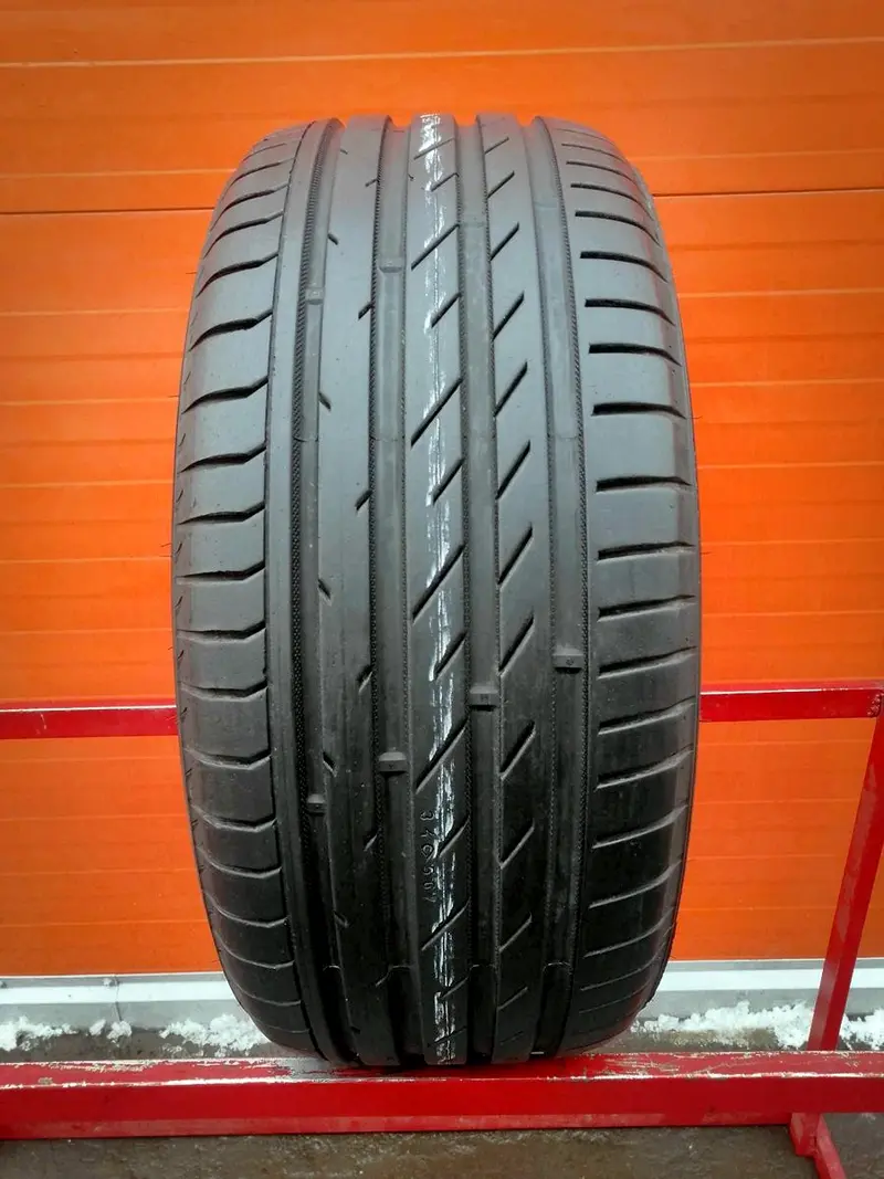 Б/у шина 245/40 R20 Nokian Hakka Black, фото 1
