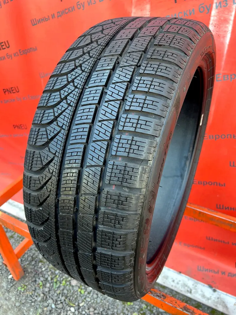 Б/у шина 245/40 R20 Pirelli P Zero Winter