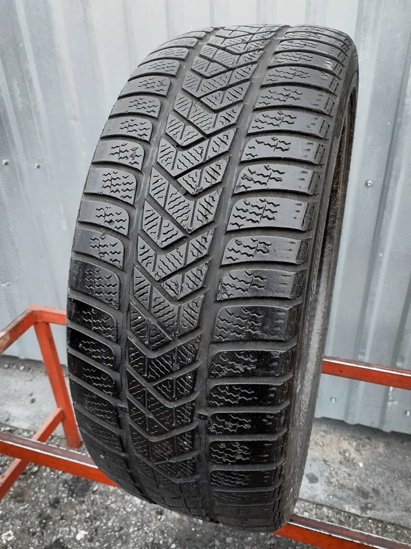 Б/у шина 245/40 R20 Pirelli Winter 240 Sottozero 2 RunFlat