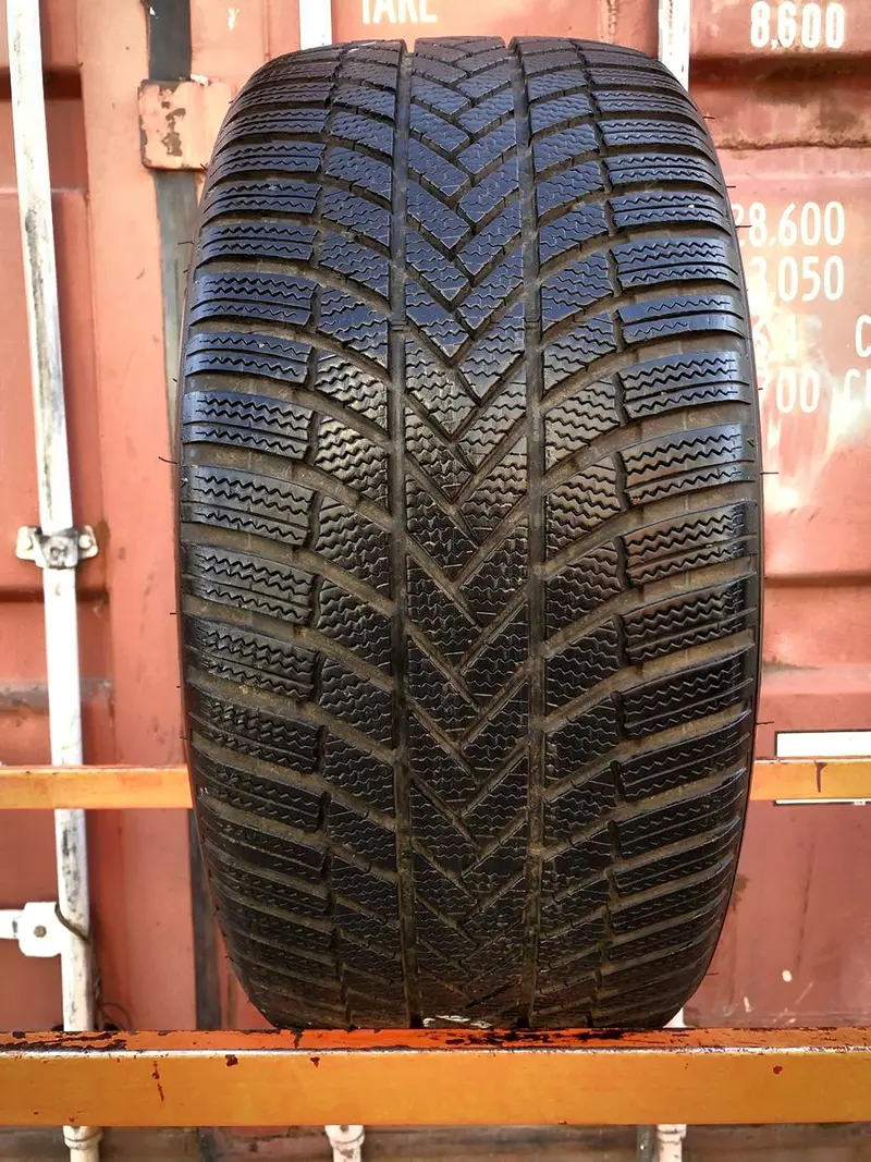 Б/у шина 245/45 R17 Bridgestone Blizzak LM-005