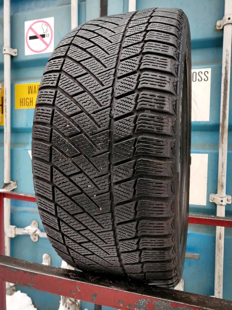 Б/у шина 245/45 R17 Continental ContiVikingContact 6