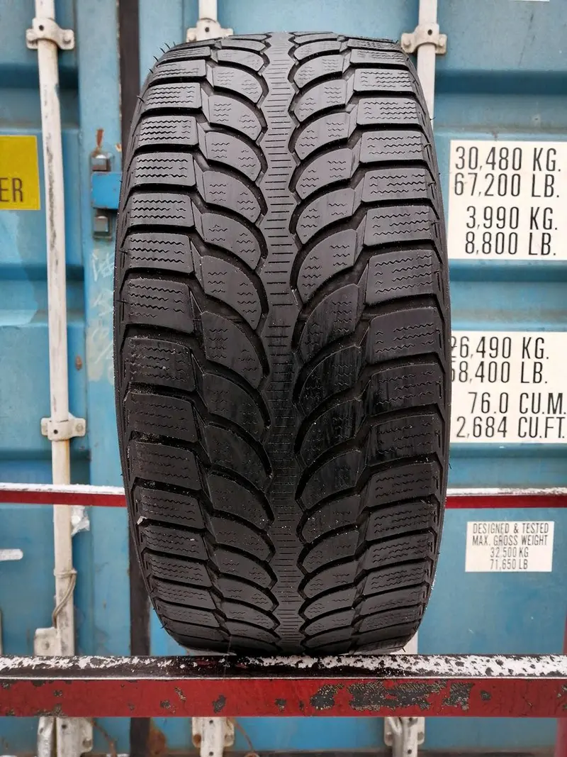 Б/у шина 245/45 R18 Bridgestone Blizzak LM32
