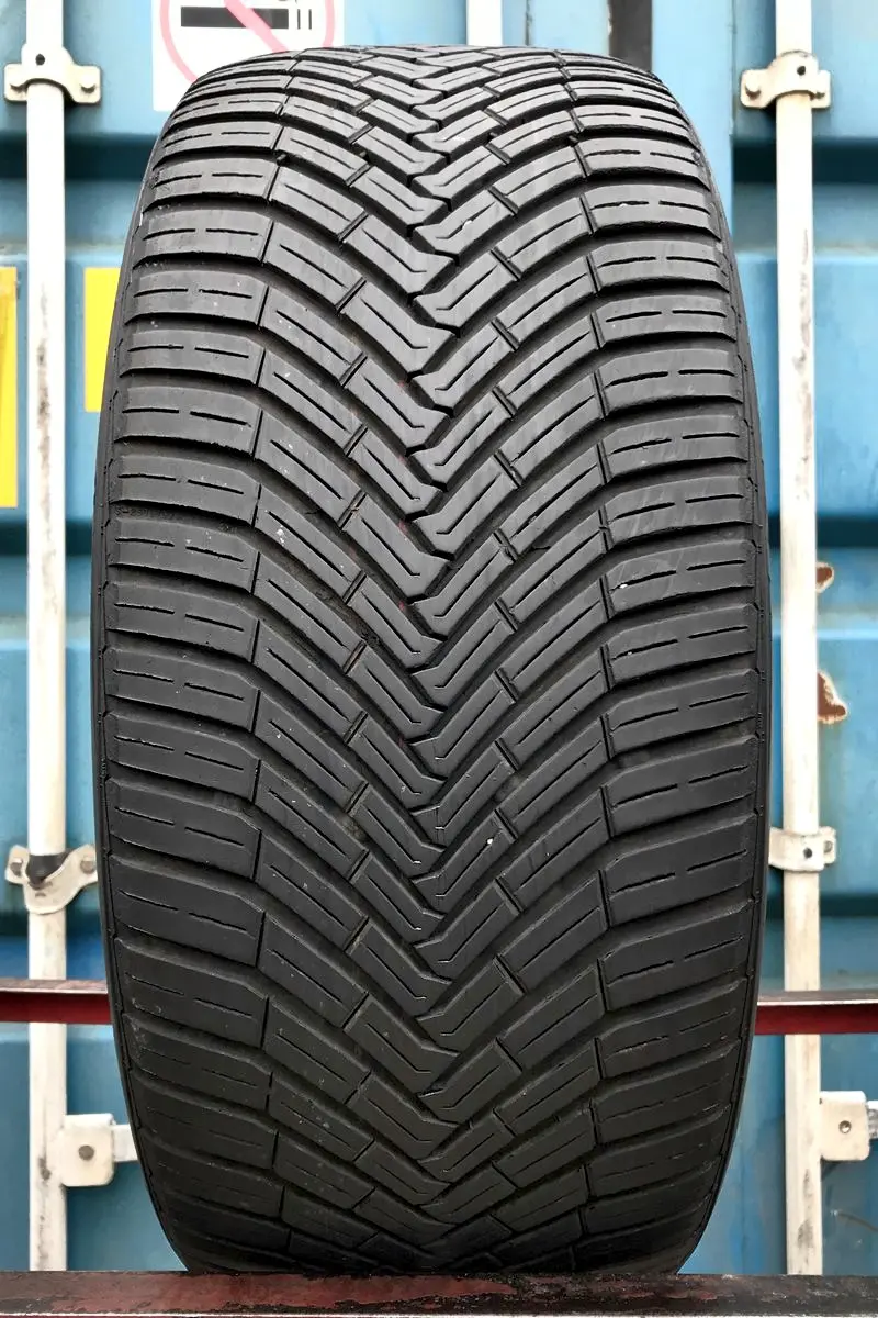 Б/у шина 245/45 R18 Continental AllSeasonContact