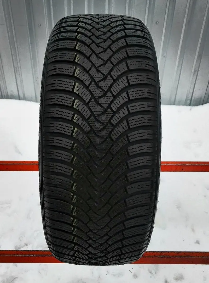 Б/у шина 245/45 R18 Falken Eurowinter HS01