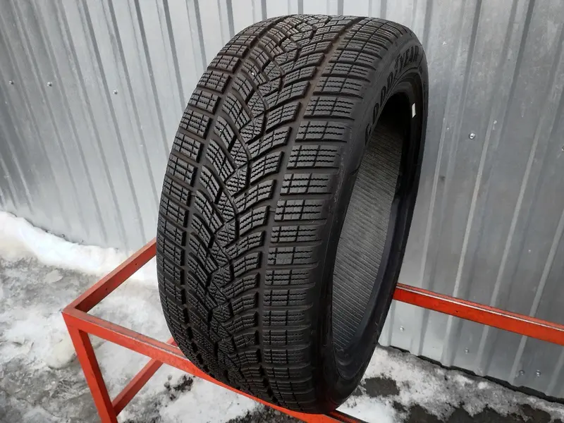 Б/у шина 245/45 R18 Goodyear Ultra Grip Performance +