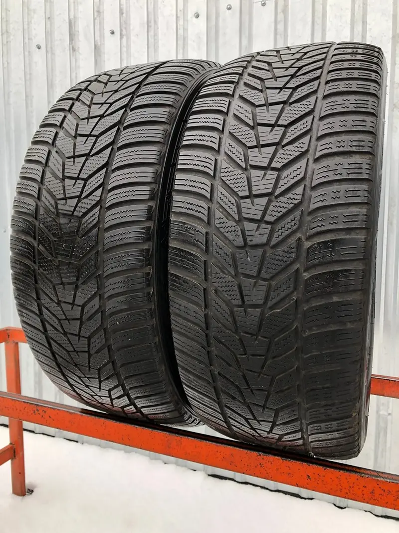 Пара б/у шин 245/45 R18 Hankook Winter I cept Evo3 W330