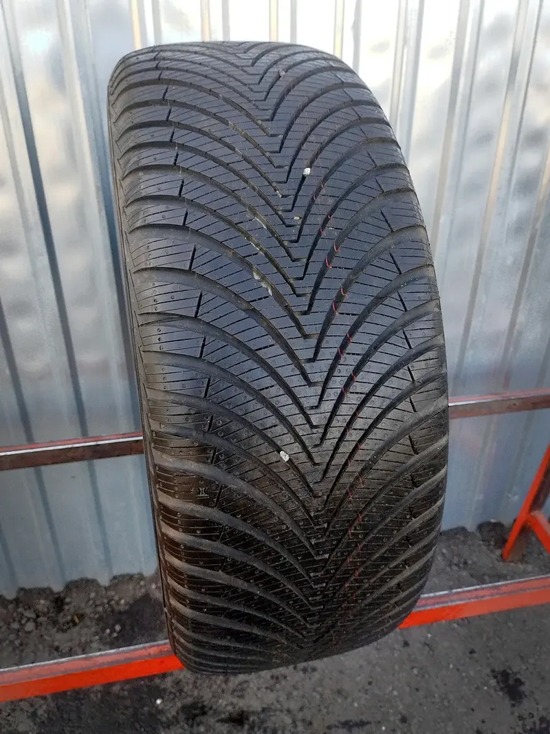 Б/у шина 245/45 R18 Kumho Solus 4S HA32