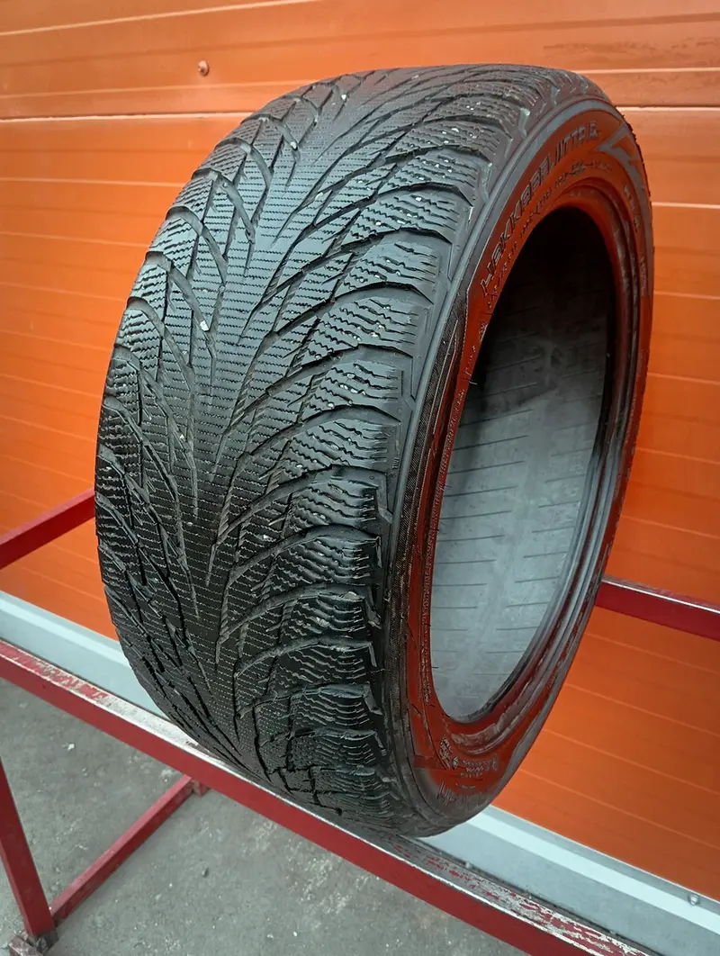 Б/у шина 245/45 R18 Nokian Hakkapeliitta R2