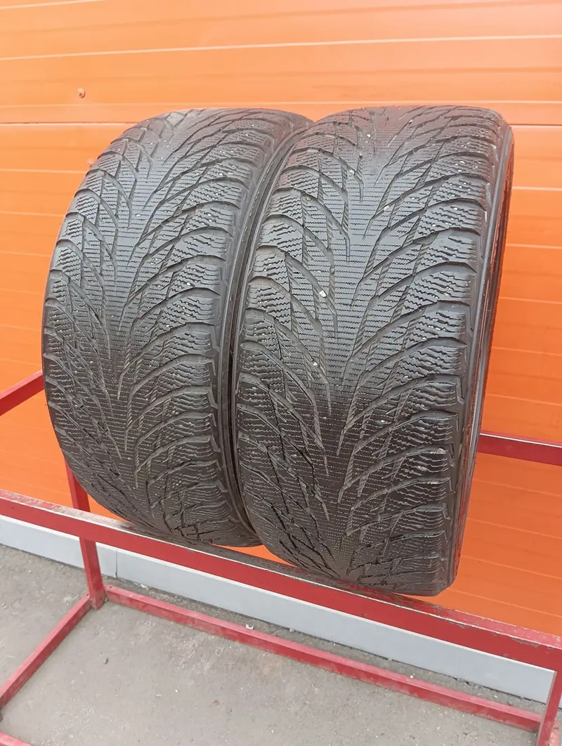 Пара б/у шин 245/45 R18 Nokian Hakkapeliitta R2