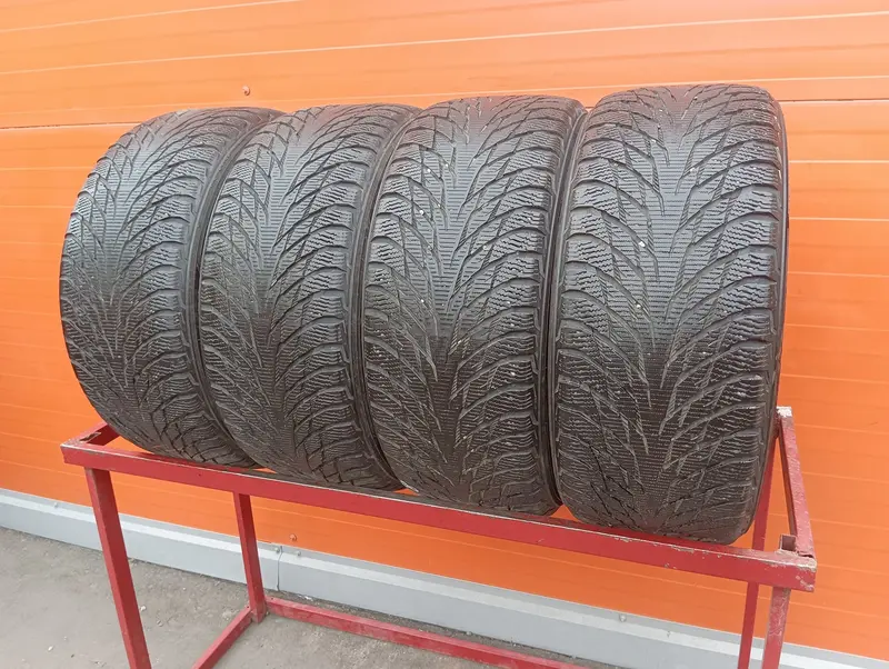 Комплект б/у шин 245/45 R18 Nokian Hakkapeliitta R2