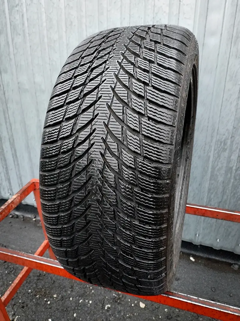 Б/у шина 245/45 R18 Nokian WR Snowproof