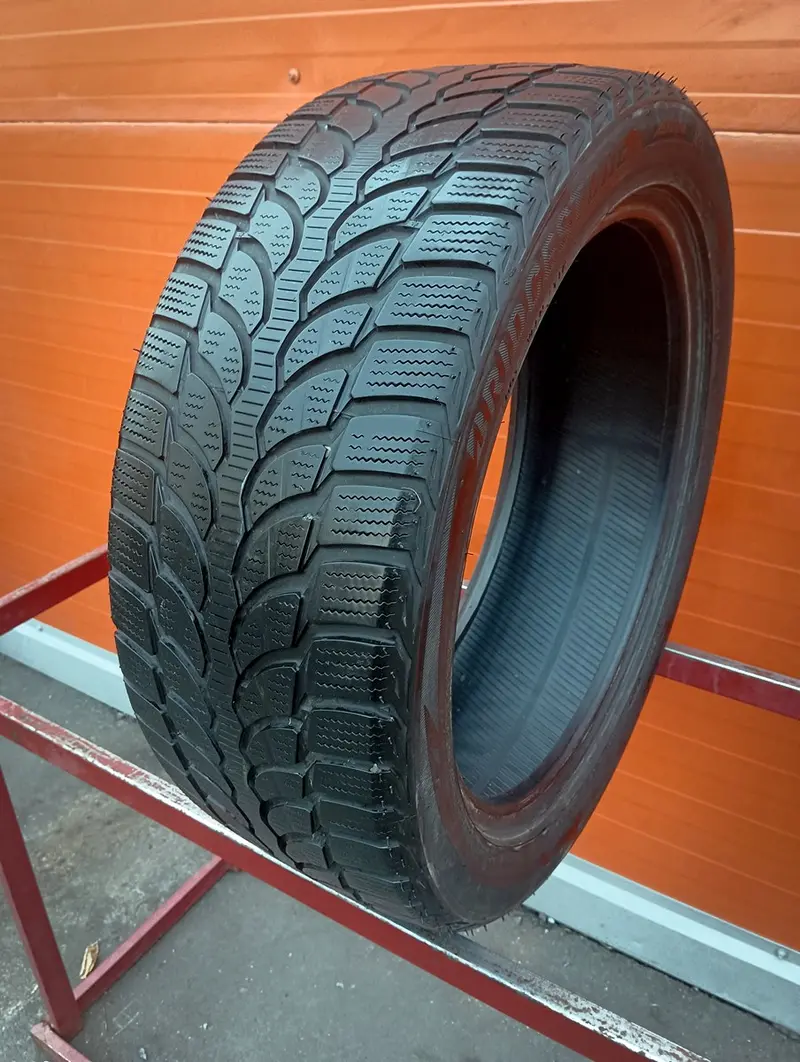 Б/у шина 245/45 R19 Bridgestone Blizzak LM32