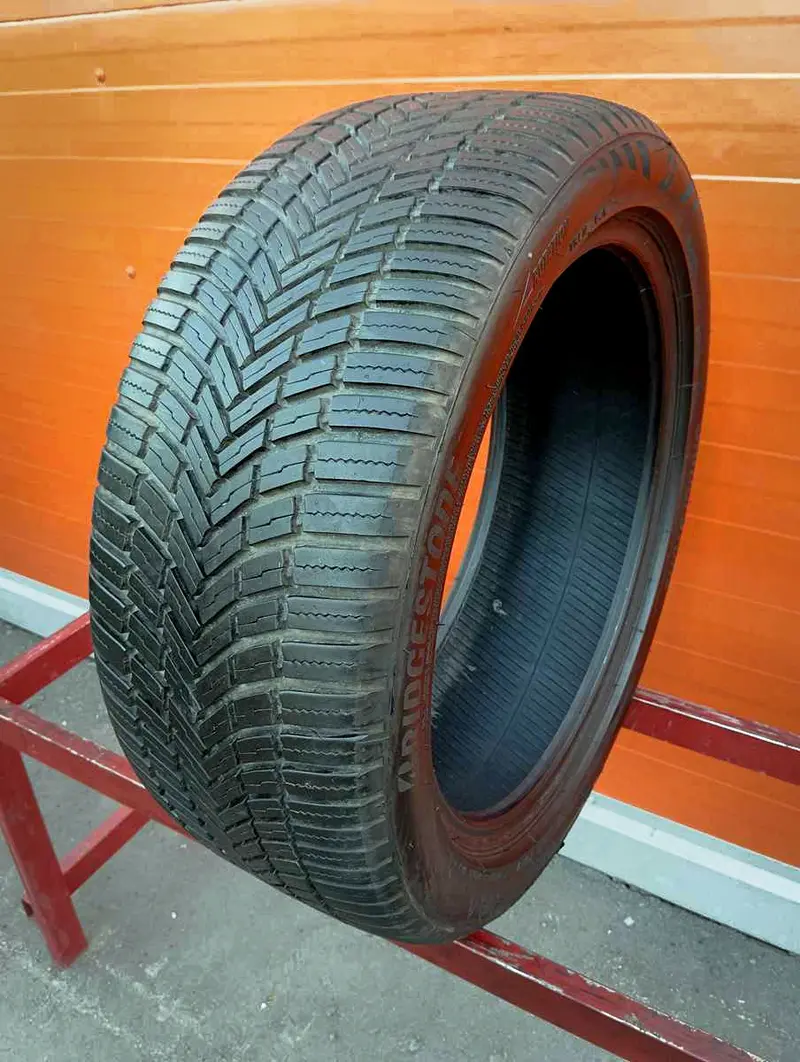 Б/у шина 245/45 R19 Bridgestone Weather Control A005