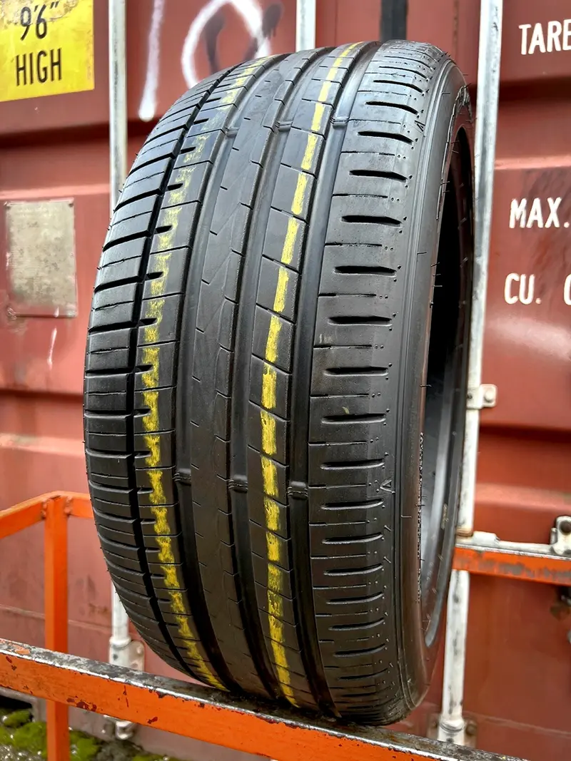 Б/у шина 245/45 R19 Falken Azenis FK-510