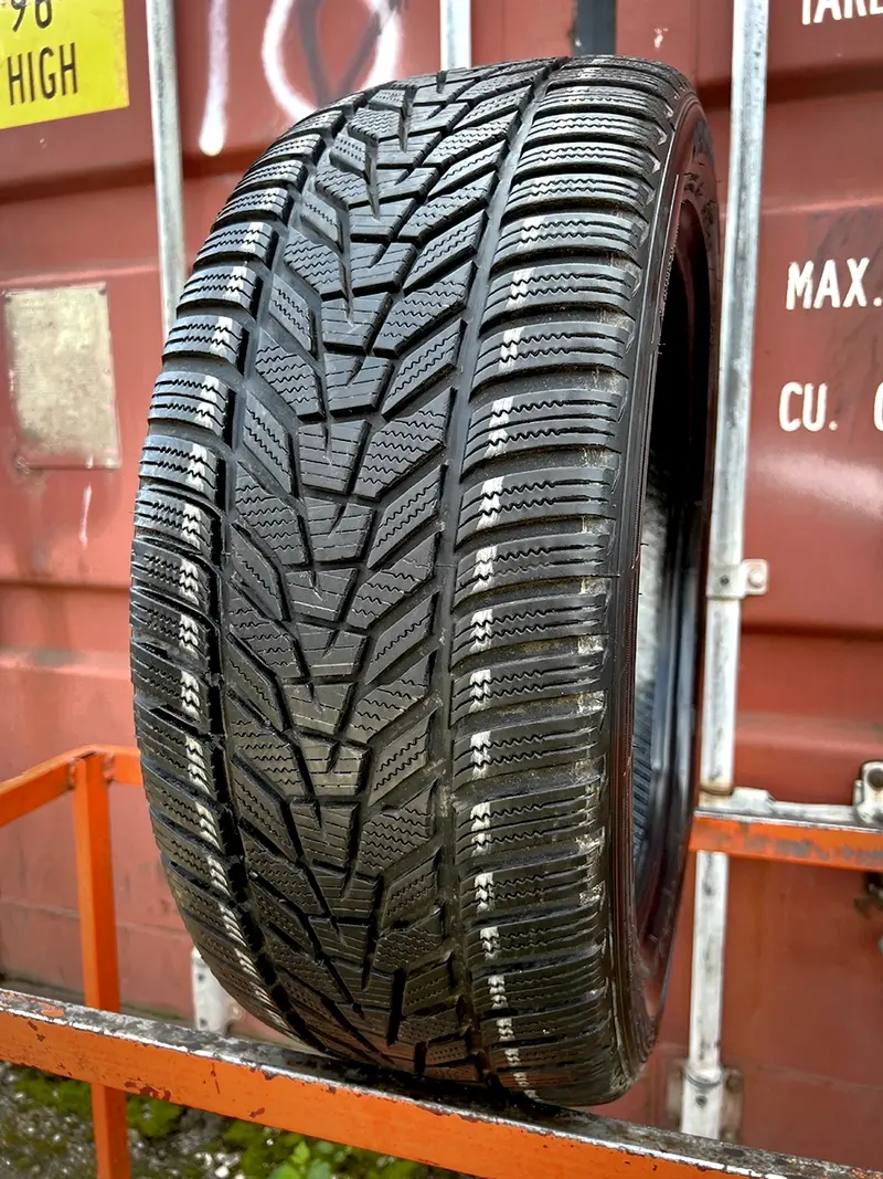 Б/у шина 245/45 R19 Hankook Winter I cept Evo3 W330