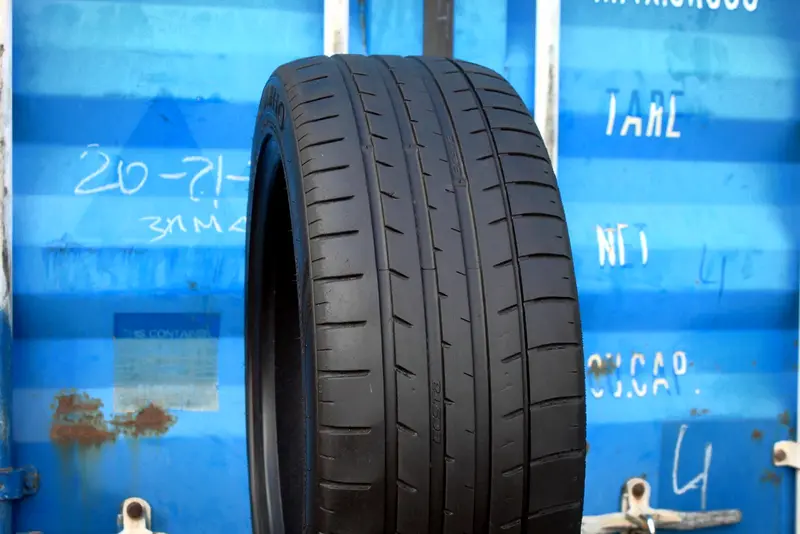 Б/у шина 245/45 R19 Kumho Ecsta Le Sport KU39