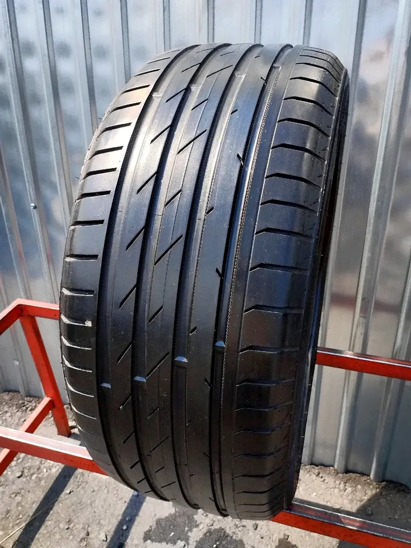 Б/у шина 245/45 R19 Nokian zLine