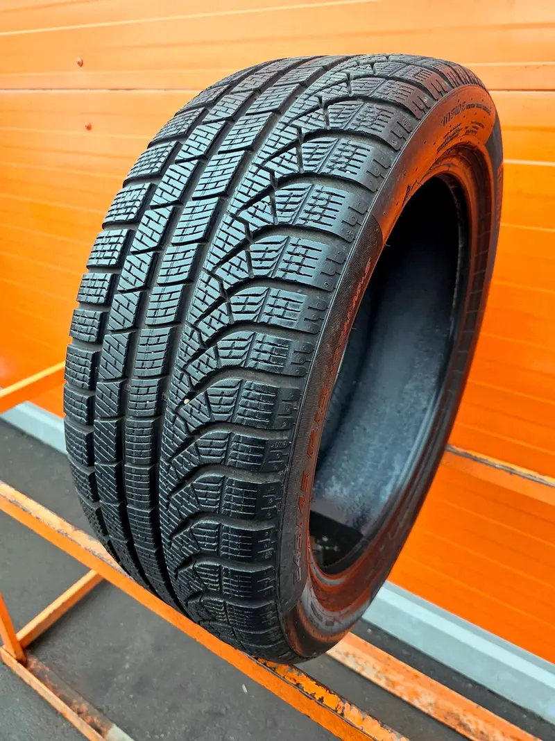 Б/у шина 245/45 R19 Pirelli P Zero Winter