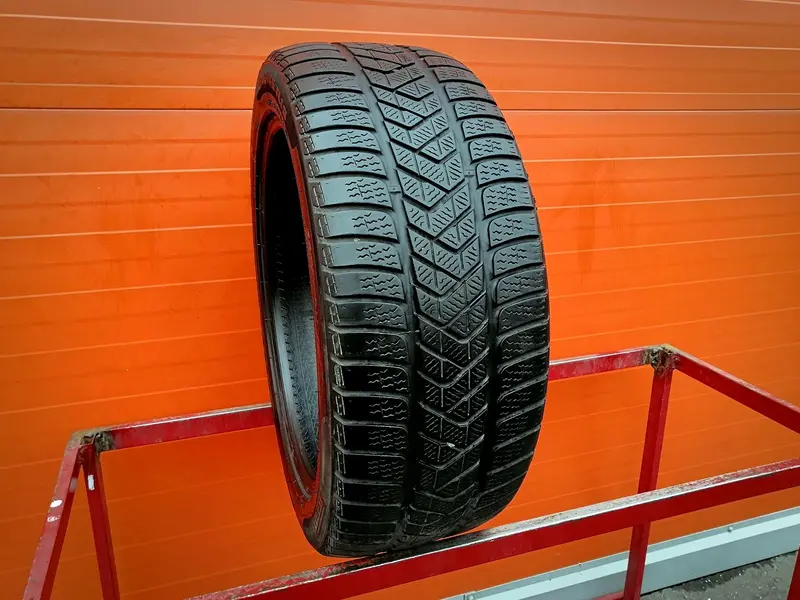 Б/у шина 245/45 R19 Pirelli Winter Sottozero 3