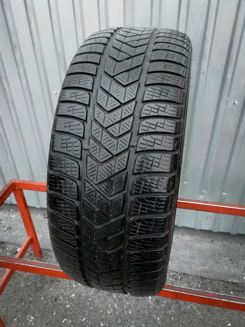 Б/у шина 245/45 R19 Pirelli Winter Sottozero 3