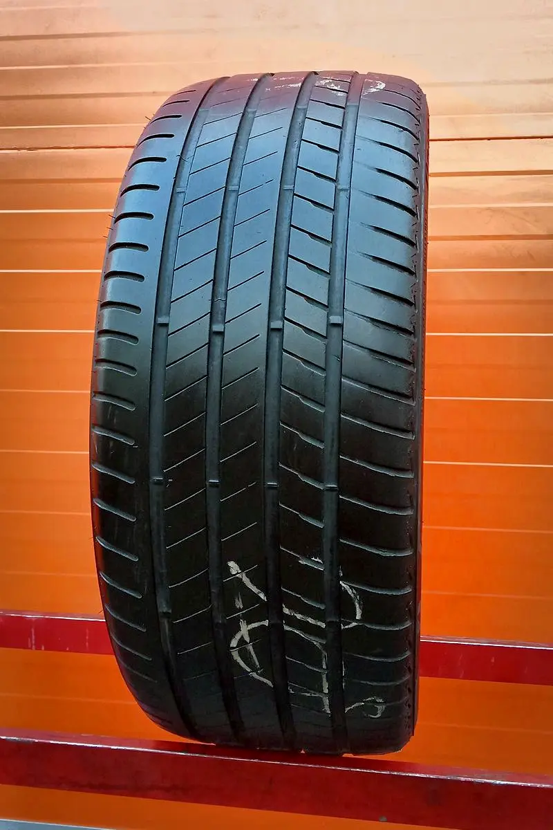 Б/у шина 245/45 R20 Bridgestone Alenza 001 RunFlat