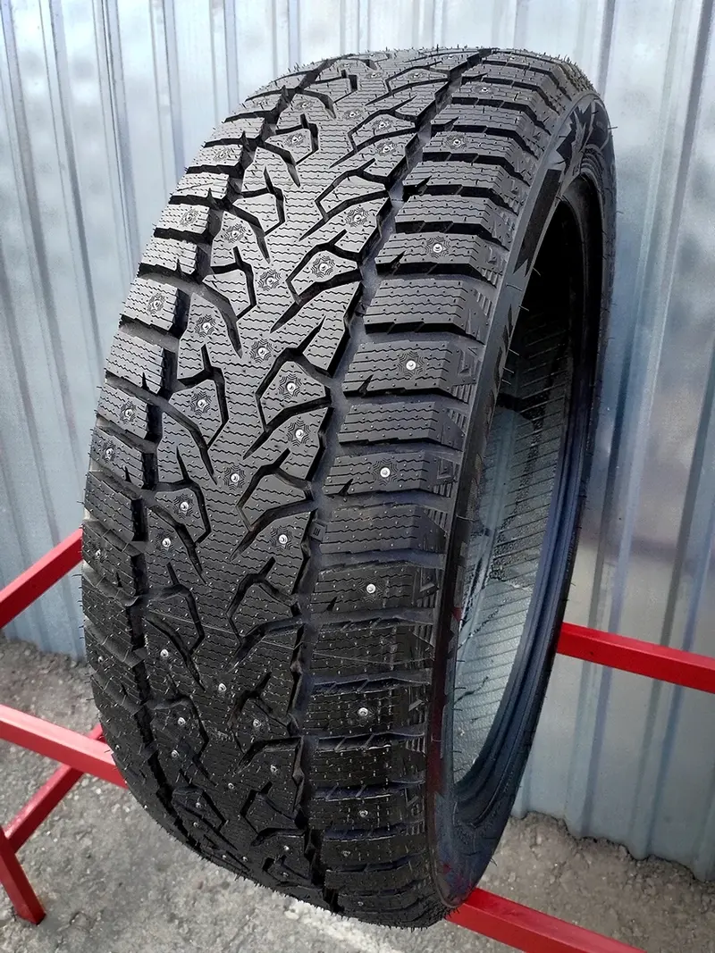 Новая шина 245/45 R20 Royal Black Royal Stud II, фото 1