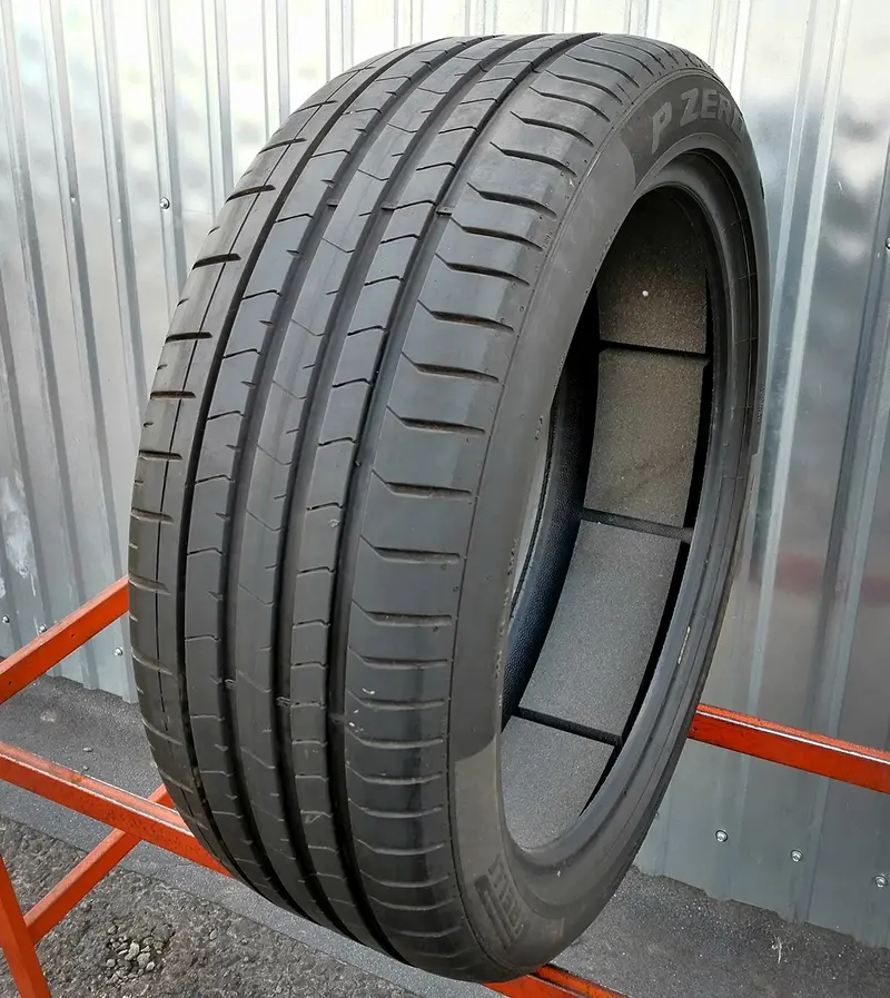 Б/у шина 245/45 R21 Pirelli P Zero PZ4