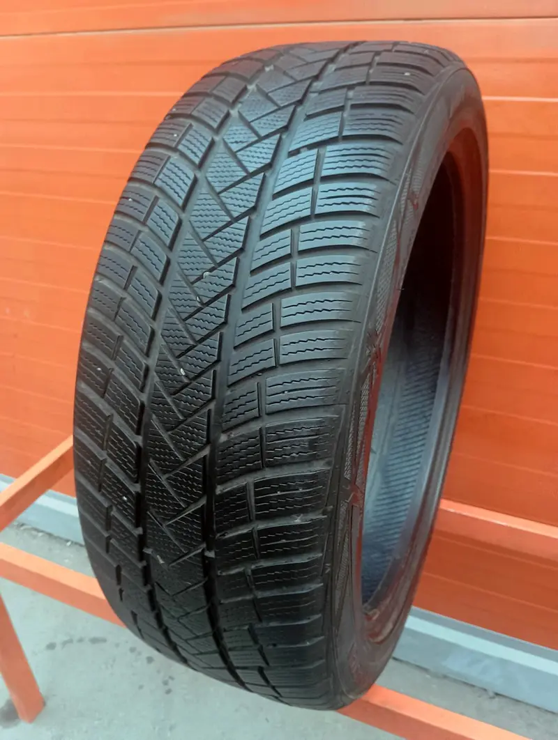 Б/у шина 245/45 R21 Vredestein Wintrac Pro