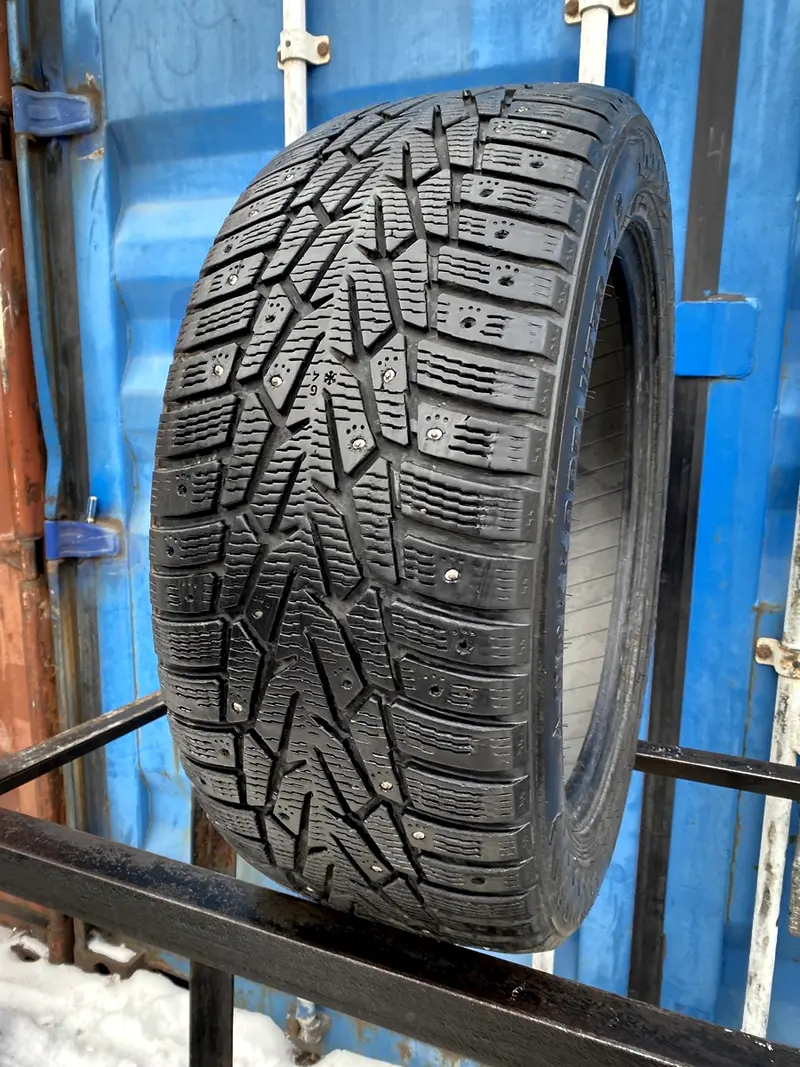 Б/у шина 245/50 R18 Nokian Hakkapeliitta 7 RunFlat