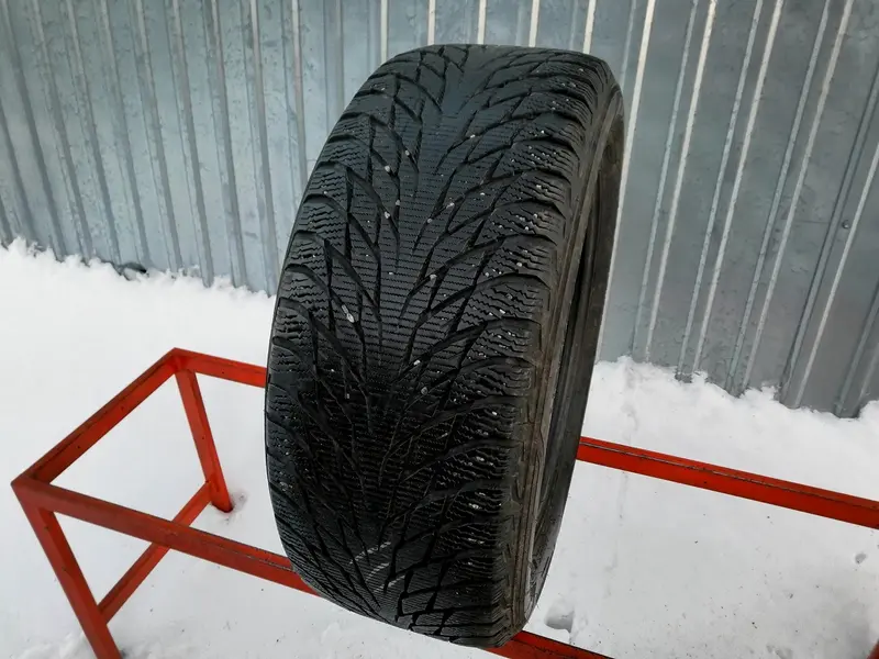 Б/у шина 245/50 R18 Nokian Hakkapeliitta R2 RunFlat