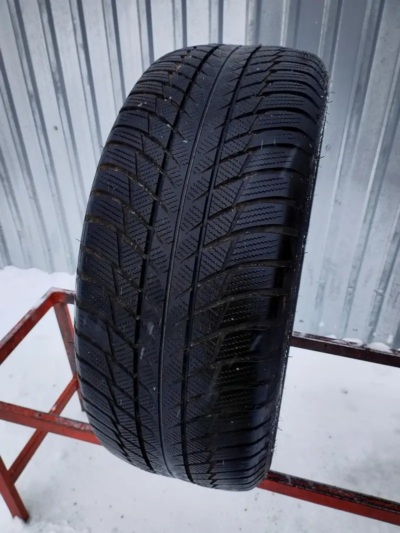 Б/у шина 245/50 R19 Bridgestone Blizzak LM-001 RunFlat