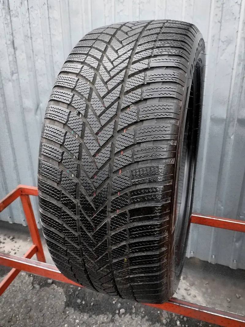 Б/у шина 245/50 R19 Bridgestone Blizzak LM-001 RunFlat
