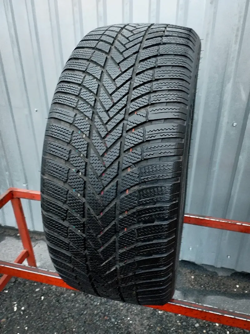 Б/у шина 245/50 R19 Bridgestone Blizzak LM-005