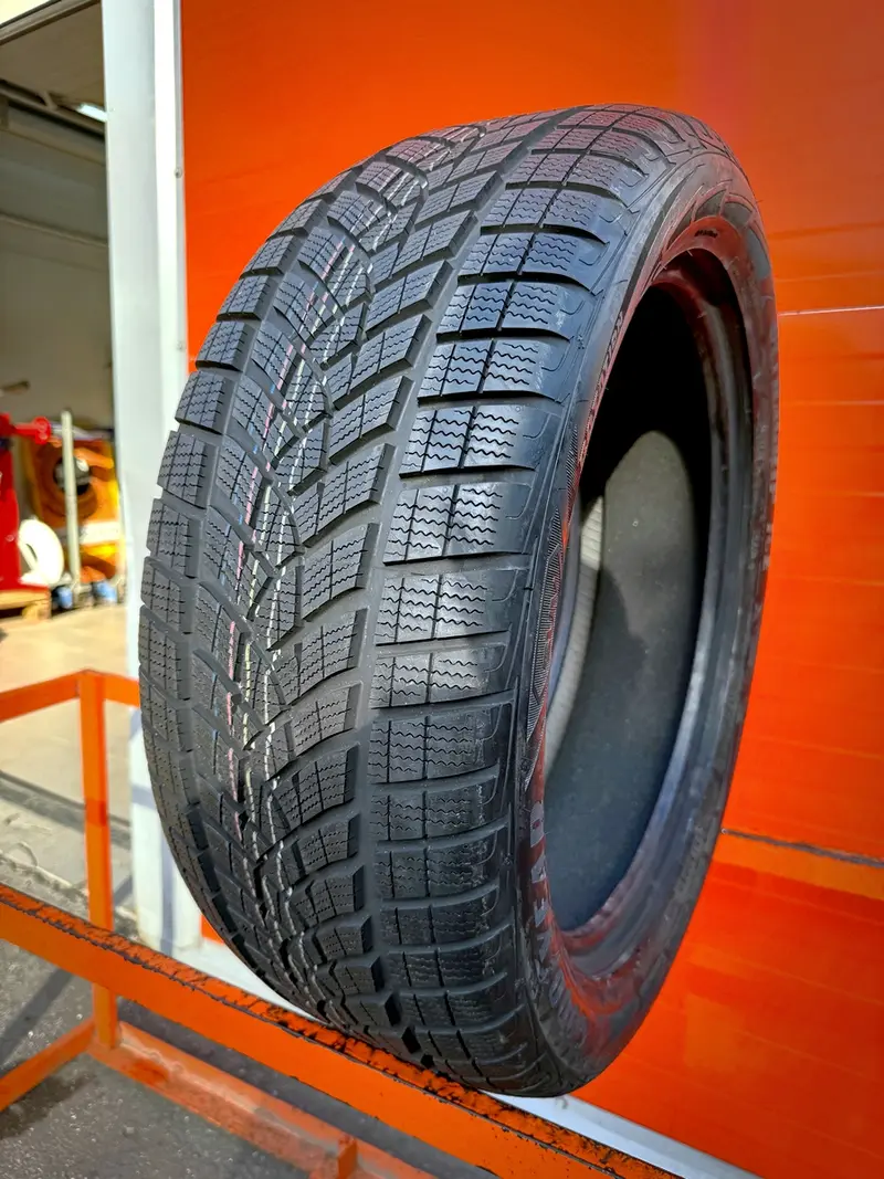 Новая шина 245/50 R20 Goodyear Ultra Grip Ice SUV GEN-1