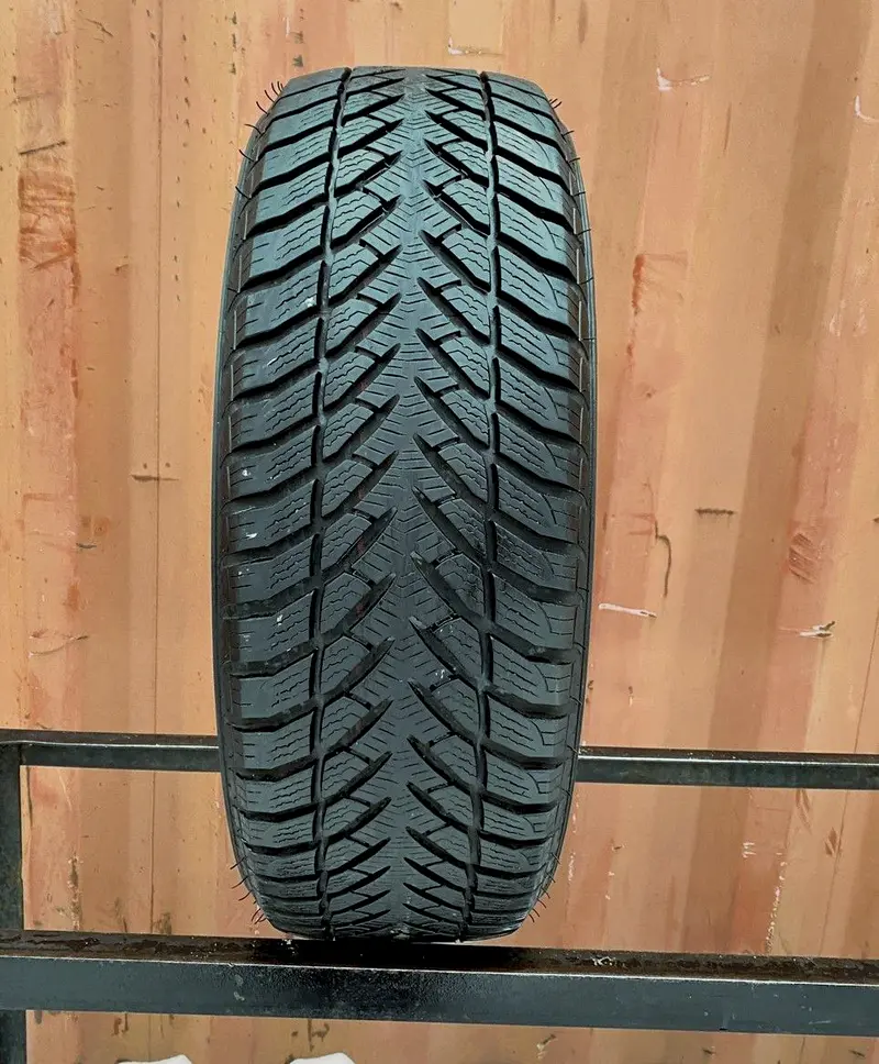 Б/у шина 245/60 R18 Goodyear Eagle Ultra Grip GW-3