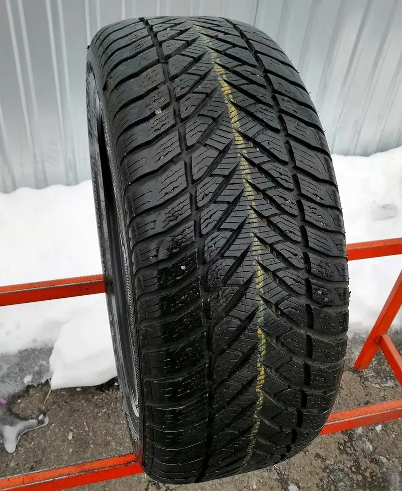 Б/у шина 245/60 R18 Goodyear Eagle Ultra Grip GW-3