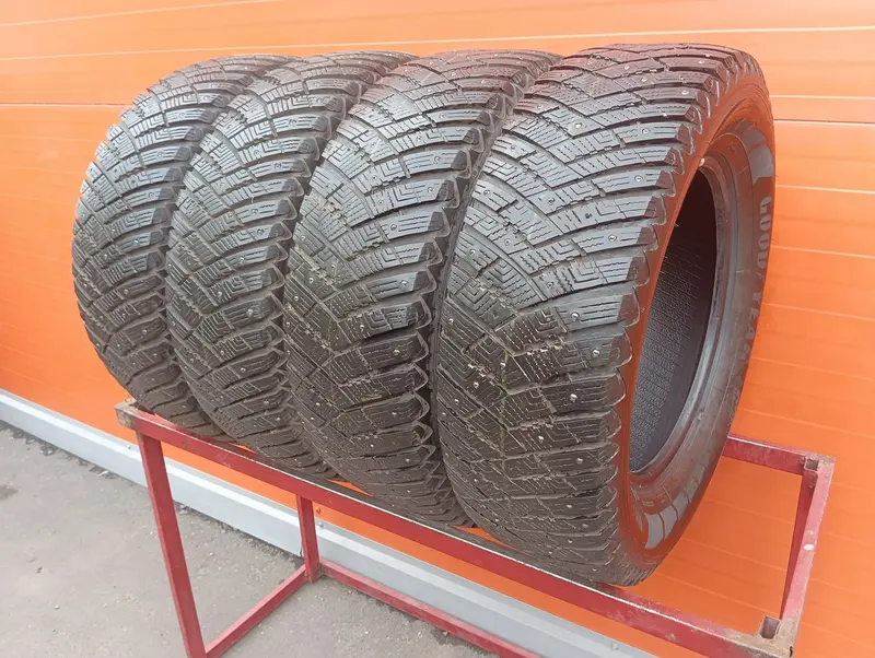 Комплект б/у шин 245/65 R17 Goodyear Ultra Grip Ice Arctic SUV 4x4
